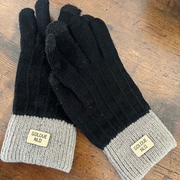 NWT Winter Stretchy Knit Touch Screen Gloves. Black grayish cream trim unisex - Picture 2 of 4